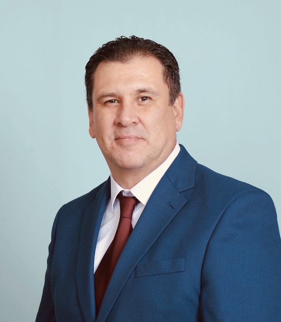 فرناندو كارفاخال, مستشار استراتيجي والتواصل